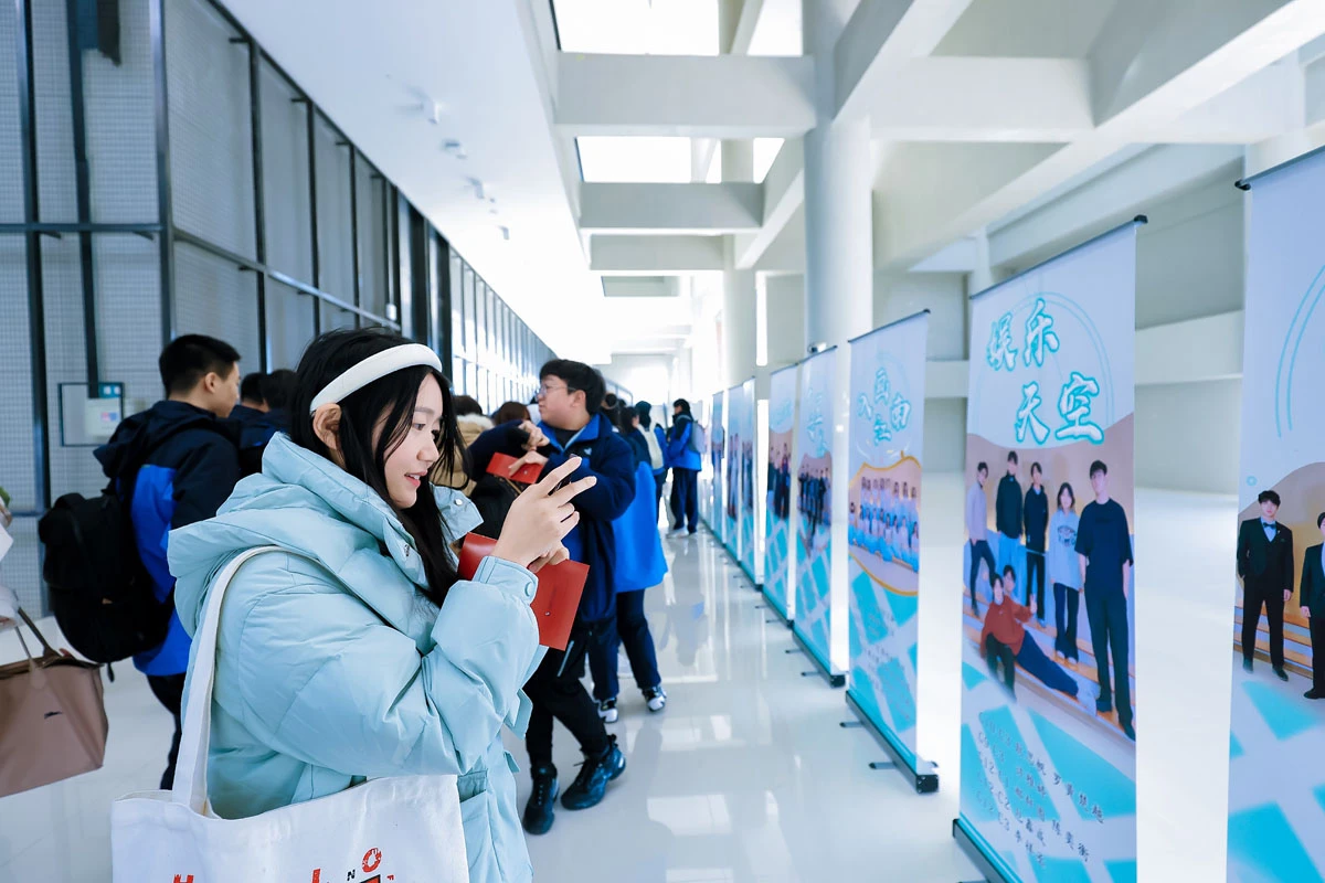 2023上海新纪元双语学校高中部迎新汇演圆满举办(图4)