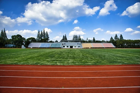 “上海建设管理职业技术学院青浦校区体育场”