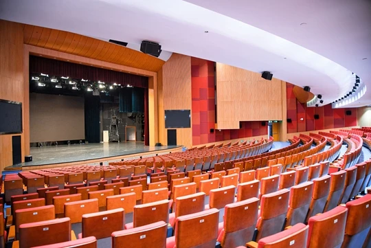 “上海交通大学闵行校区箐箐堂”