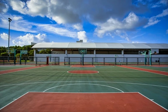 “上海第二工业大学金海路校区篮球场”