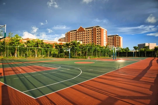 “上海建桥学院篮球场”