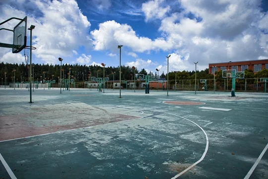 “上海电机学院临港校区篮球场”