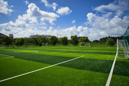 “上海海洋大学临港校区五人制足球场”