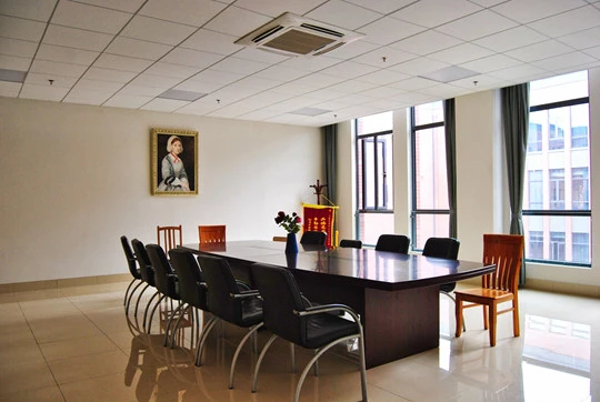 “上海东海职业技术学院匠兴苑会议室”